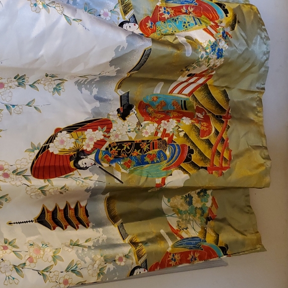 Lian Lin kimono robe with belt. - Picture 4 of 10